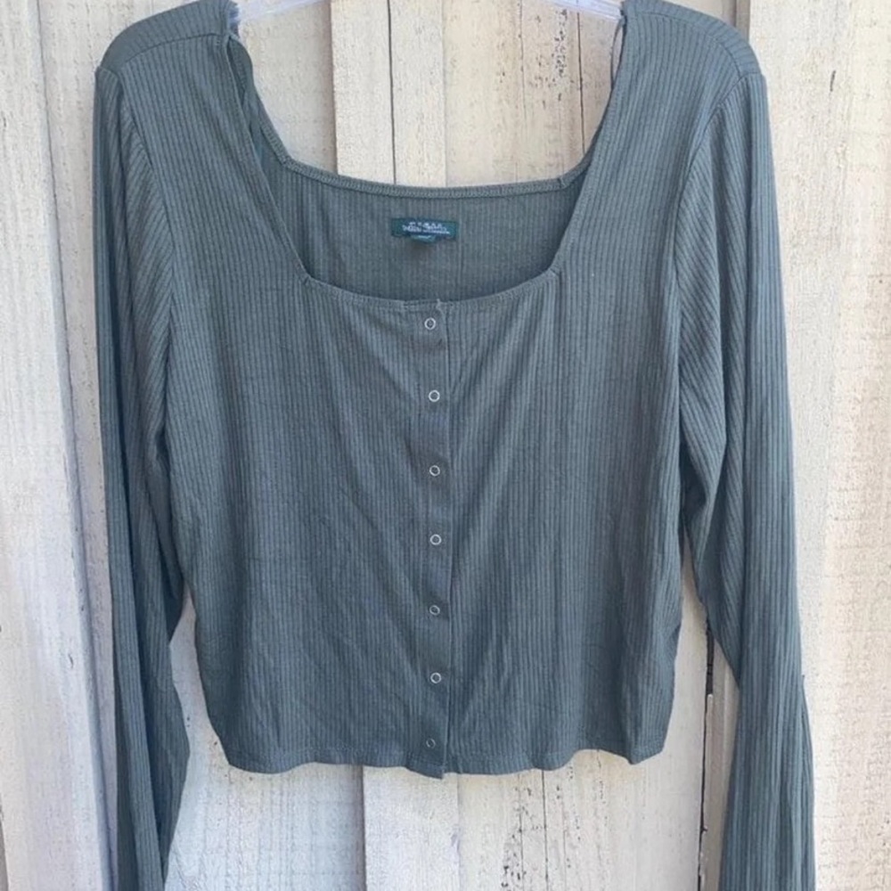 Long sleeve crop top